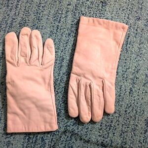 Woman's leather gloves